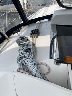 Hunter 33 image