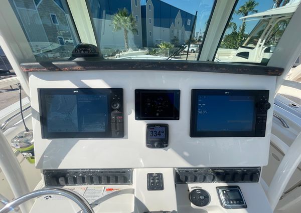 Boston Whaler 320 Outrage image
