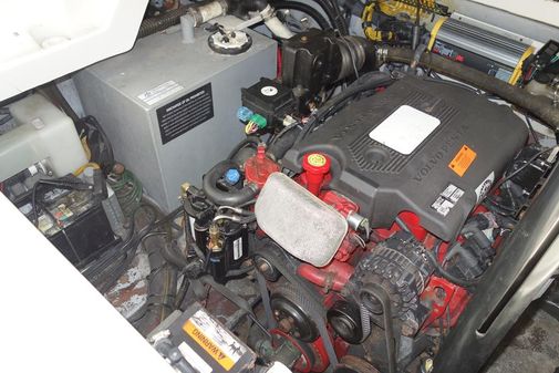 Crownline 270 CR image