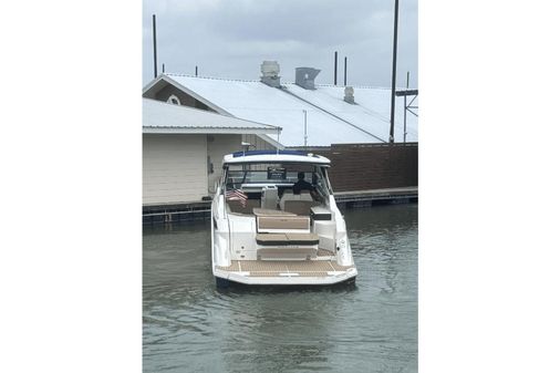 Sea Ray 320 Sundancer image