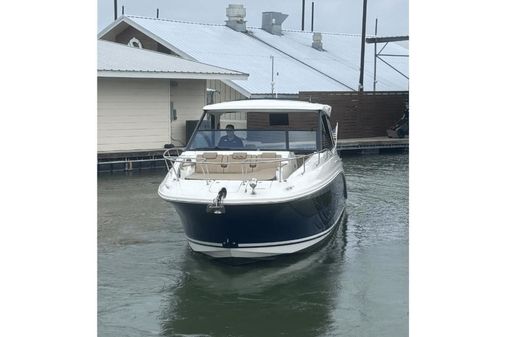 Sea Ray 320 Sundancer image