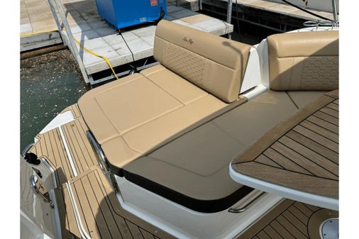 Sea Ray 320 Sundancer image