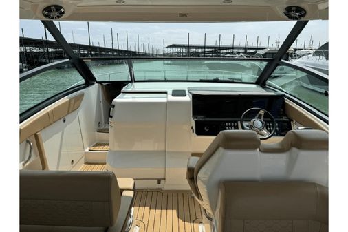 Sea Ray 320 Sundancer image