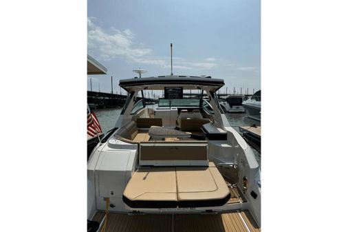 Sea Ray 320 Sundancer image