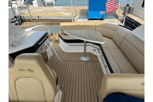 Sea Ray 320 Sundancer image