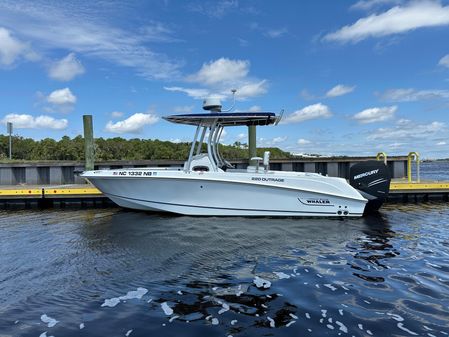 Boston-whaler 220-OUTRAGE image