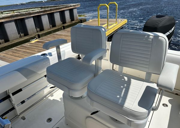 Boston-whaler 220-OUTRAGE image