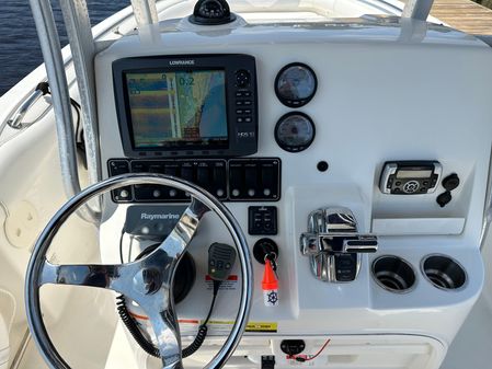 Boston-whaler 220-OUTRAGE image