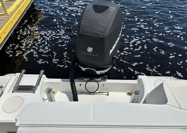 Boston-whaler 220-OUTRAGE image