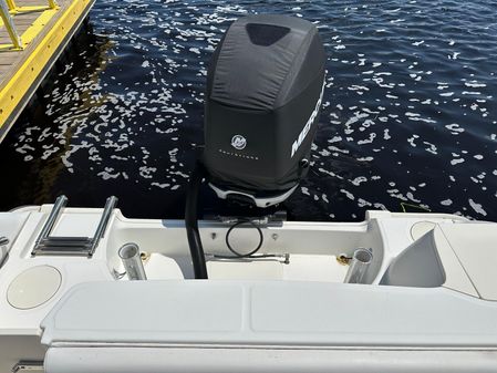 Boston-whaler 220-OUTRAGE image