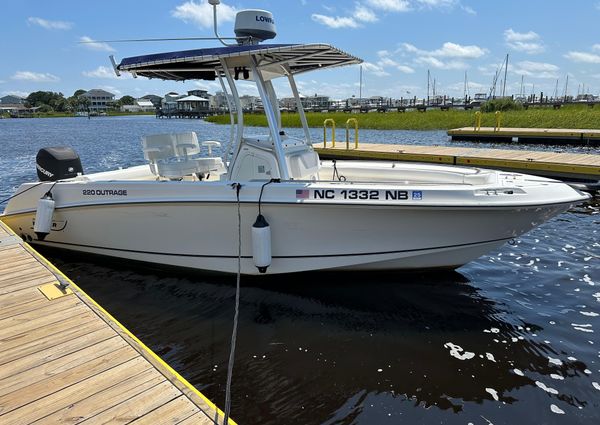 Boston-whaler 220-OUTRAGE image