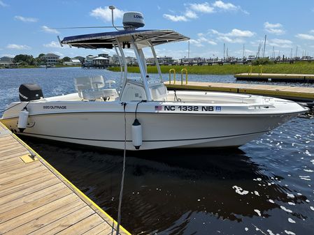 Boston-whaler 220-OUTRAGE image