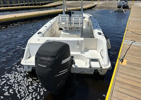 Boston-whaler 220-OUTRAGE image