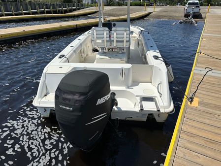 Boston-whaler 220-OUTRAGE image