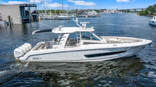 Boston Whaler 420 Outrage
