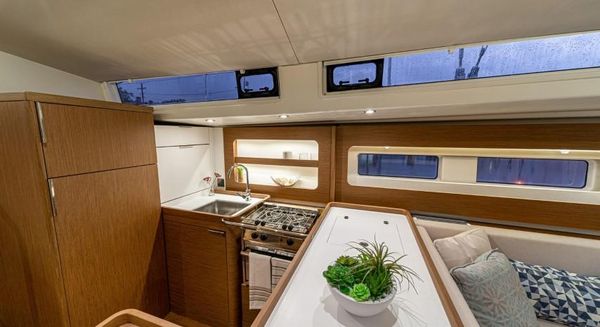 Beneteau Oceanis Yacht 54 image