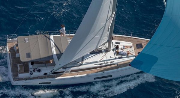 Beneteau Oceanis Yacht 54 image