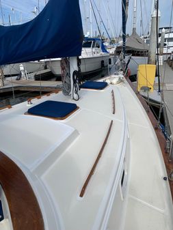 Endeavour 37 Sloop image