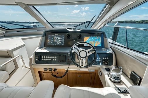 Sea Ray L550 image