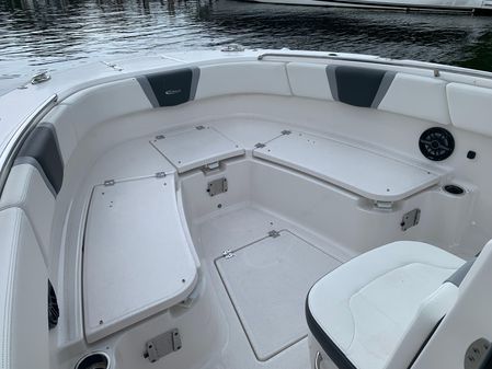 Robalo R270 image