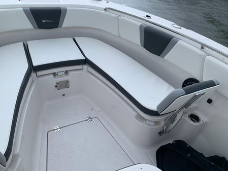 Robalo R270 image