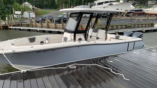 Robalo R270 