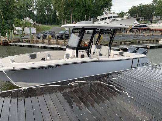 Robalo R270 - main image