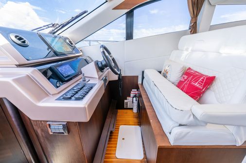 Galeon 380 Fly image