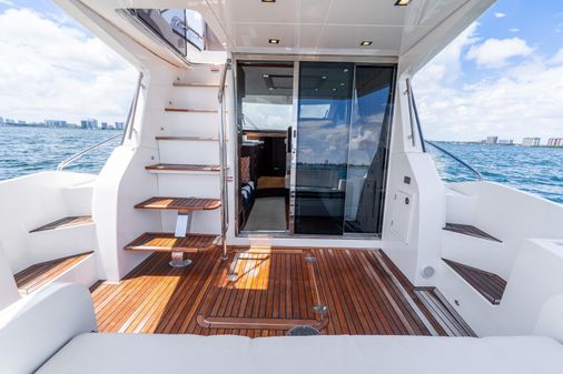 Galeon 380 Fly image