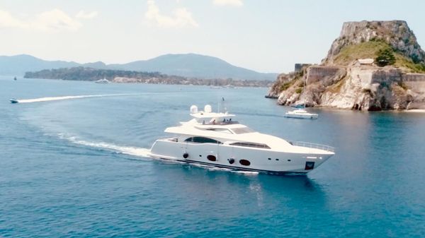 Ferretti Yachts Custom Line CL 97 