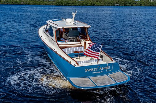 Hinckley Picnic Boat 40 image