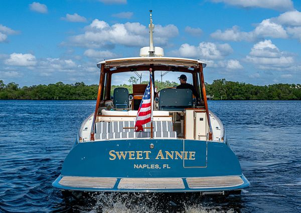 Hinckley Picnic Boat 40 image