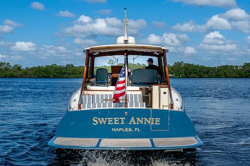 Hinckley Picnic Boat 40 image