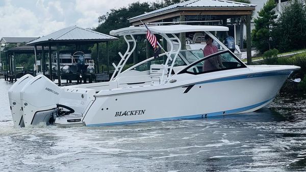 Blackfin 272 DC