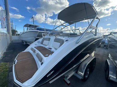 Yamaha Boats 242 LTD S image