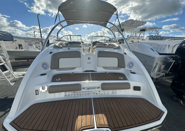 Yamaha Boats 242 LTD S image