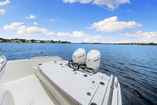 Boston Whaler 270 Dauntless image