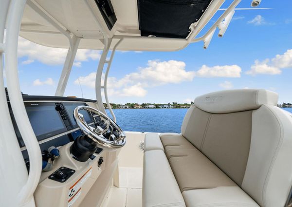 Boston Whaler 270 Dauntless image