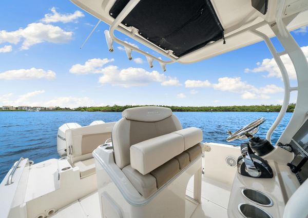 Boston Whaler 270 Dauntless image