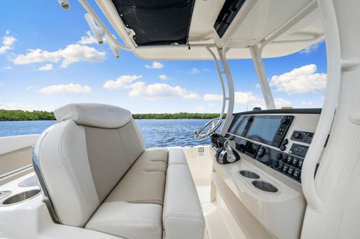 Boston Whaler 270 Dauntless image