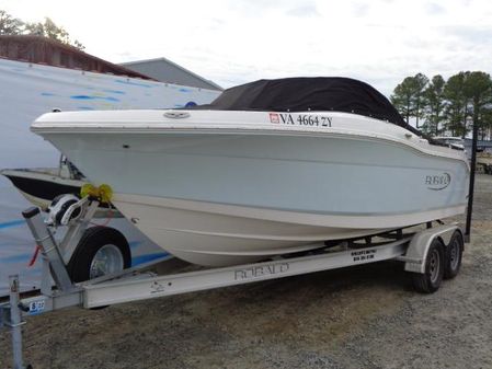 Robalo R207 Dual Console image