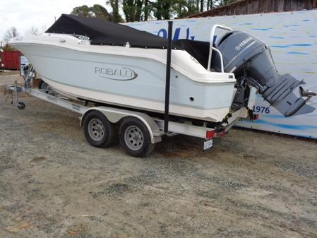 Robalo R207 Dual Console image