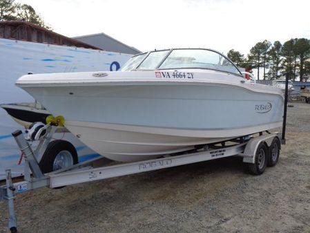 Robalo R207 Dual Console image