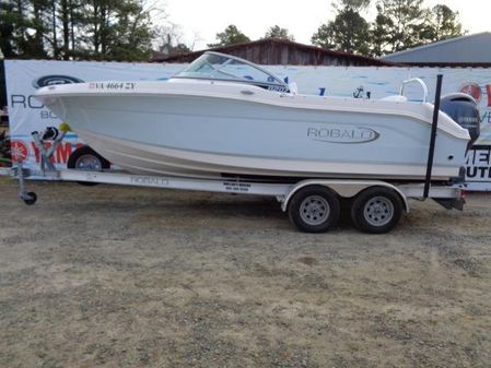 Robalo R207 Dual Console image