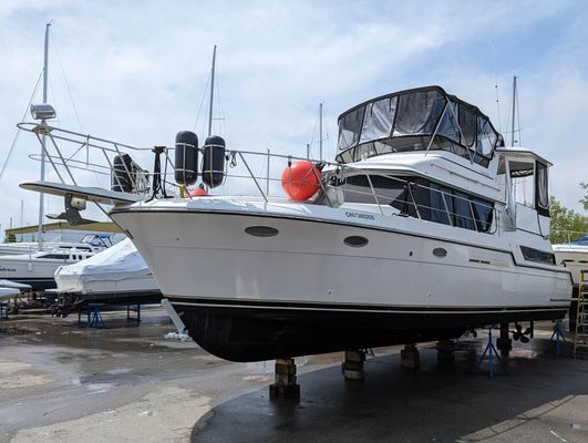 Carver 430-COCKPIT-MOTOR-YACHT - main image