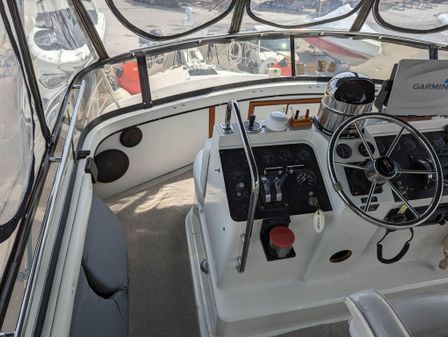 Carver 430 Cockpit Motor Yacht image