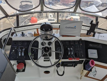 Carver 430 Cockpit Motor Yacht image