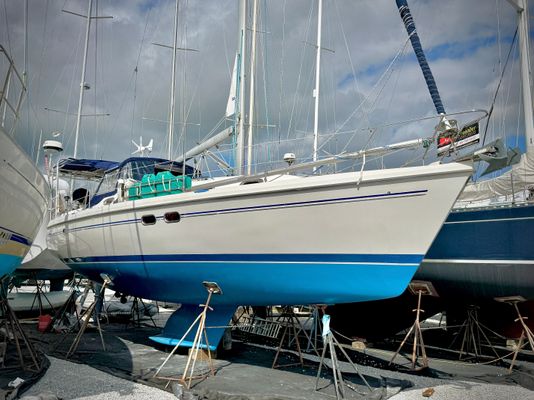 Catalina 387 - main image