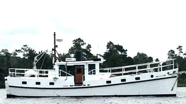 Diesel Duck 48 Pilothouse