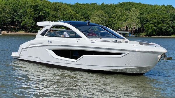 Cruisers Yachts 42 GLS Outboard